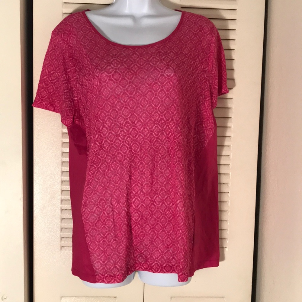 Short sleeves pink/red shirt.